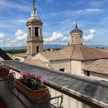Affittacamere La Terrazza Sul Campanile Vendégház Foligno